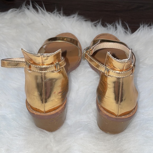 Zara Stylish Block Heel Sandals - Picture 4 of 7